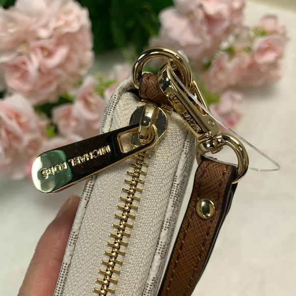 Michael Kors Jet Set Travel Continental Wristlet - Picture 5 of 8